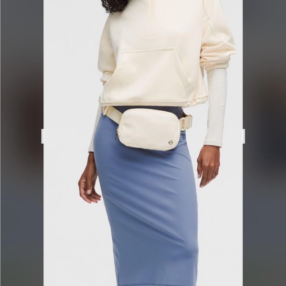 Lululemon Nulu  slim fit HR skirt